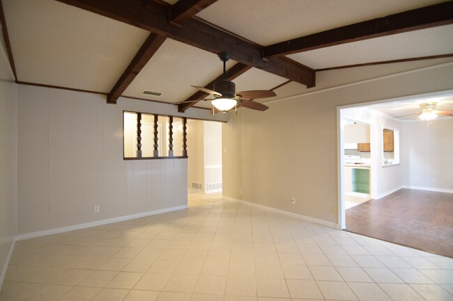 Foto del edificio - 2214 Lily Dr