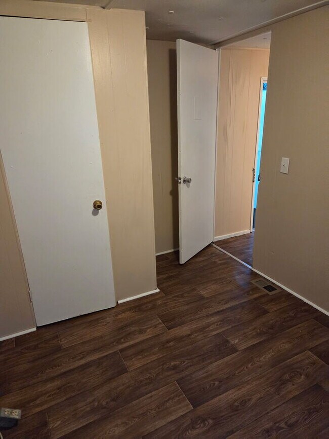 Foto del edificio - 2827 Friendly Ln