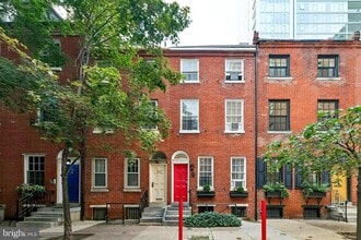 Building Photo - 320 S Juniper St