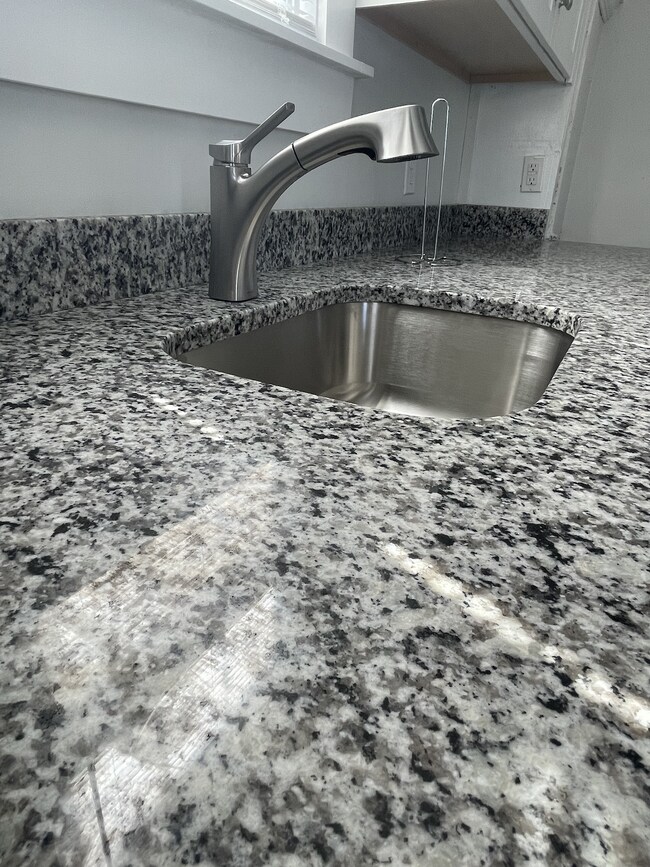 Foto del edificio - 1 East Main Street, Unit E