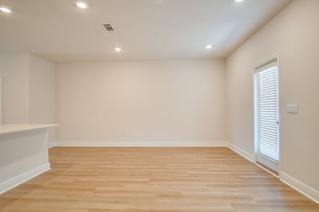 Building Photo - Brand New! Stylish 3BR/2.5BA Townhome with Modern Finishes, Quartz Kitchen, Garage, and Easy Acce...