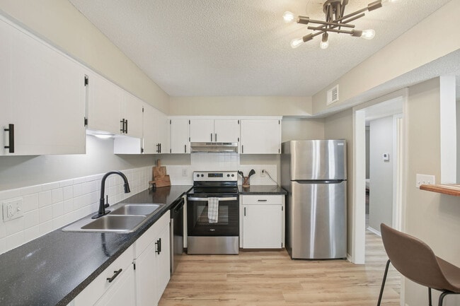 Building Photo - Latitude 72