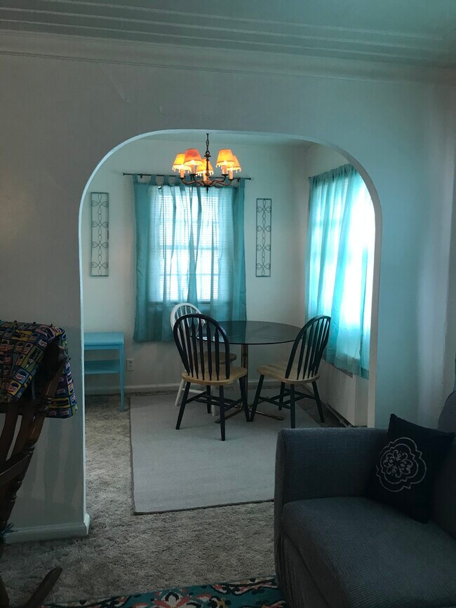 Foto del edificio - 719 N Arthur Ave