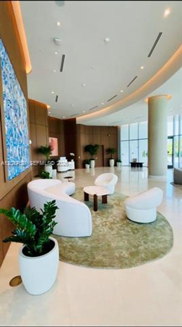 Foto del edificio - 2411 Laguna Cir