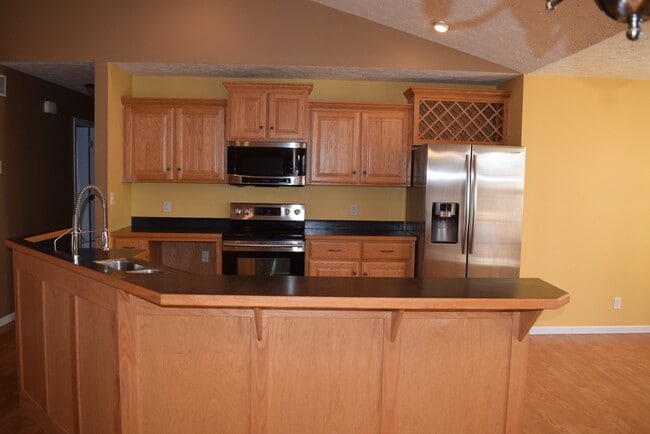 Building Photo - Beautiful spacious home in Waynesville