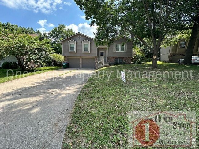 Foto del edificio - 3 bedroom, 2.5 bathroom home is desirable ...