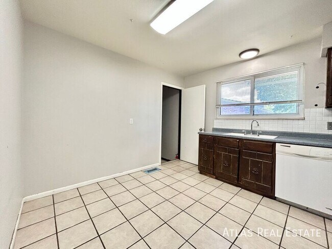 Building Photo - 12494 Edwards Pl