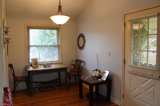Building Photo - 2 br, 1 bath  - 3415 Edgewood Dr