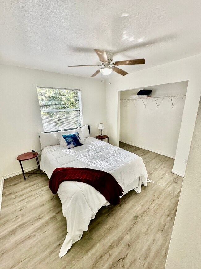 Building Photo - 602 Twin Oaks