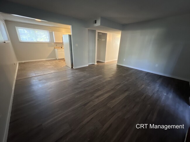 Building Photo - 3 Bedroom 2 Bathroom Condo Near Leetsdale ...