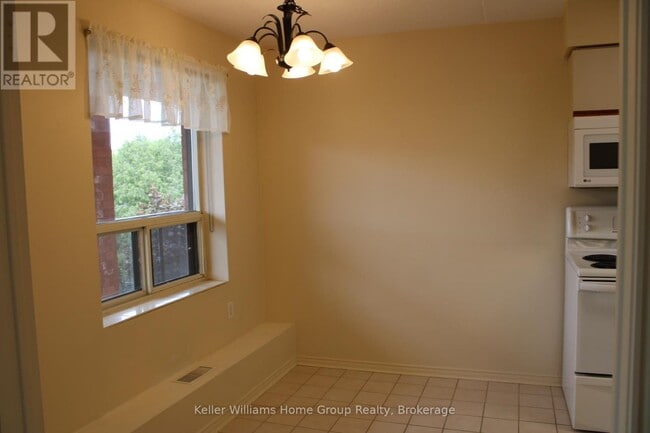 Building Photo - 215 Scotland St