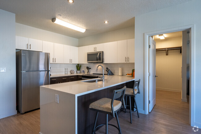 2BR, 2BA - 820SF - Cocina - One Central