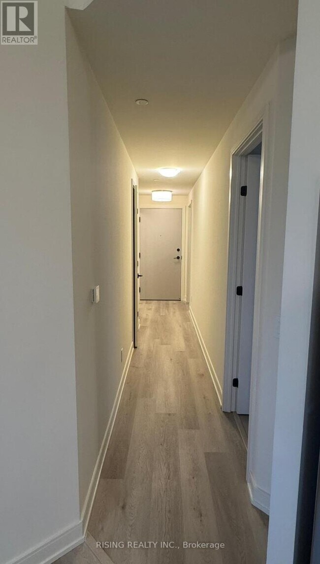 Photo du bâtiment - 8020 Derry Rd