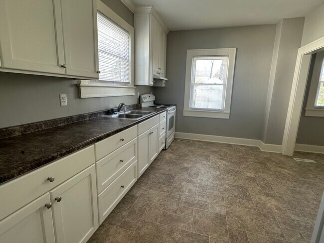Spacious Kitchen - 1019 Carson St