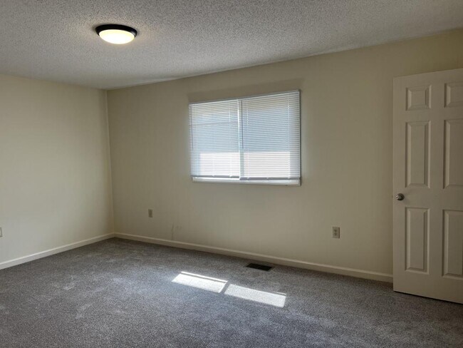 Foto del edificio - 141-B Rolling Oaks St