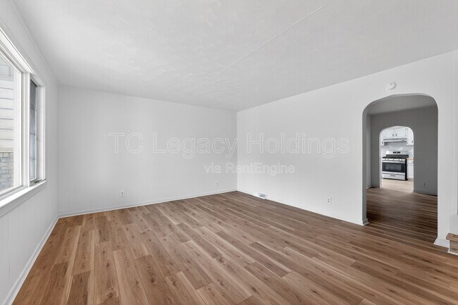 Building Photo - 321 Clark St
