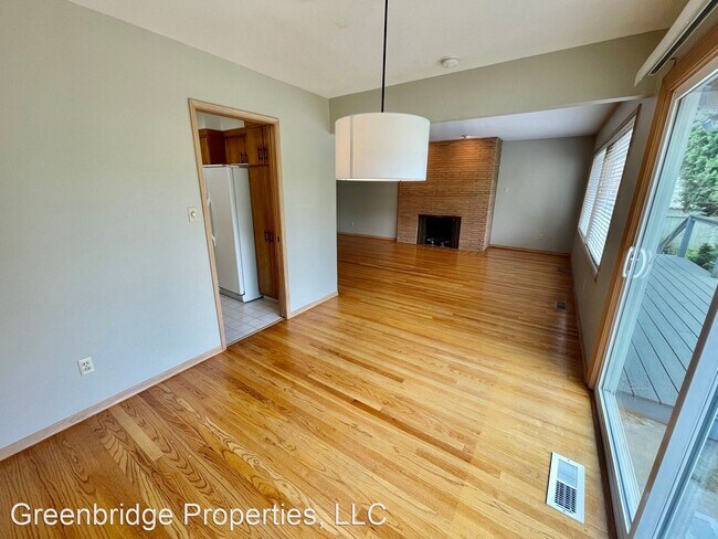 Building Photo - 3 br, 2 bath House - 2037 SE 102nd Ave.