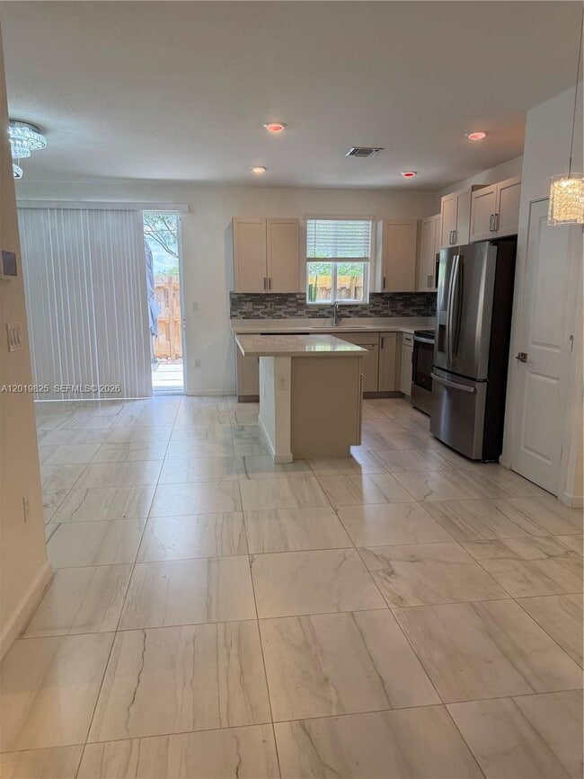 Foto del edificio - 2355 SE 10th St