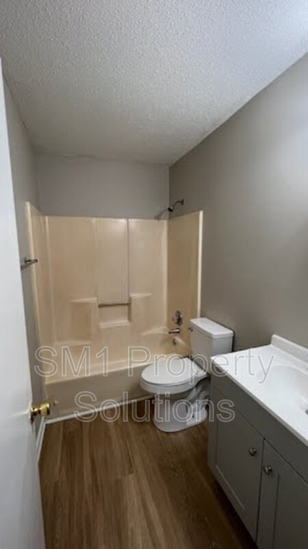 Building Photo - 1708 Green Oaks Dr SE