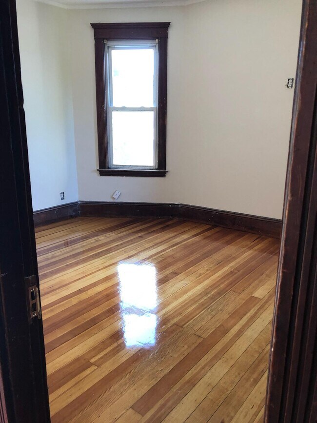 Building Photo - 120 Adams St