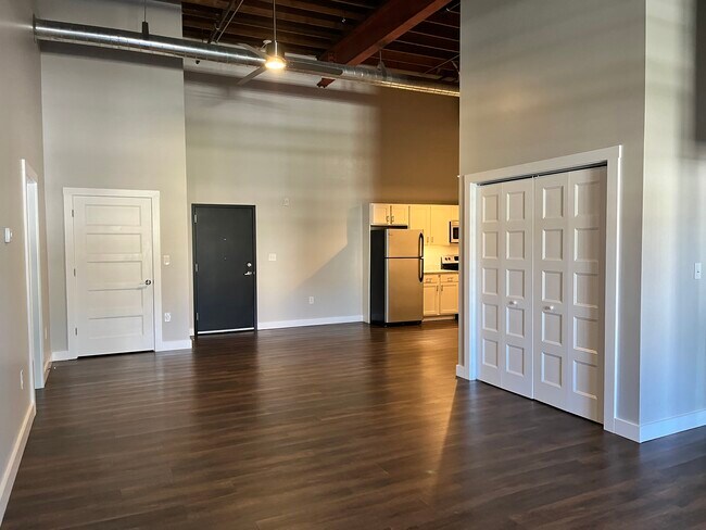 Dining - 108 Adams St