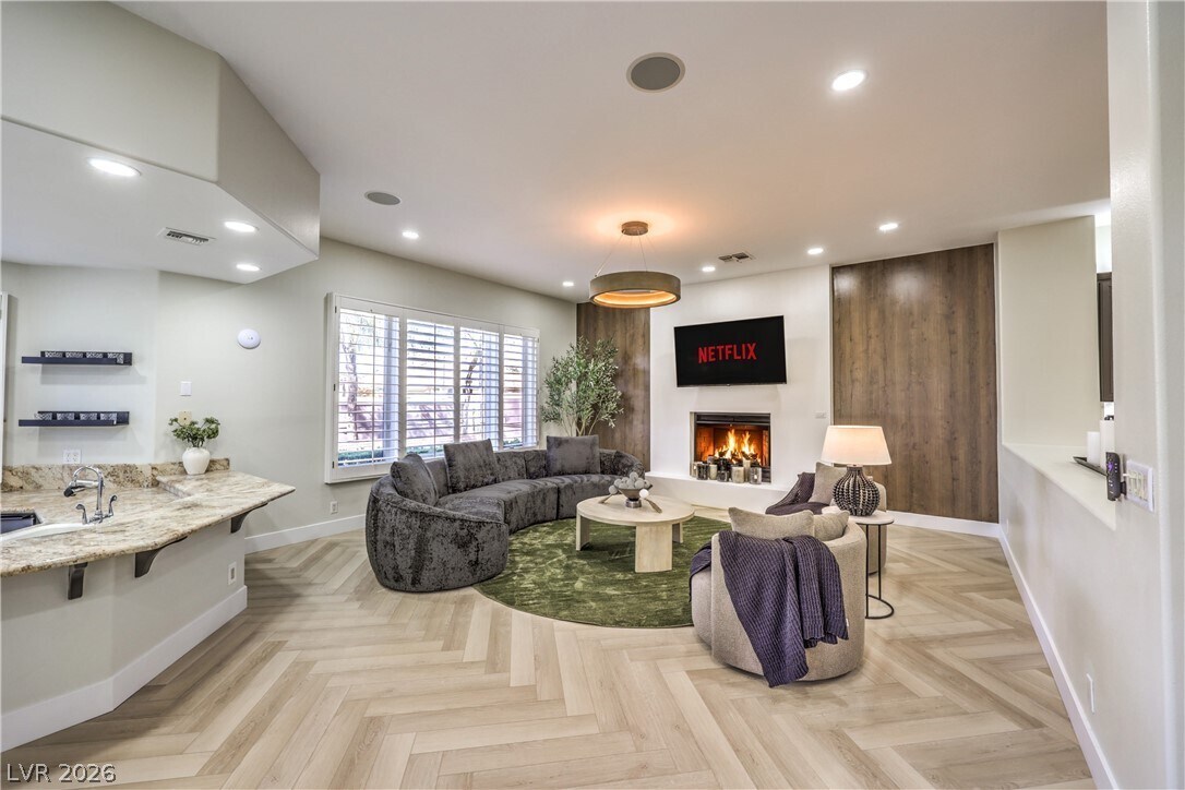 Foto del edificio - 7520 Captains Harbor Dr