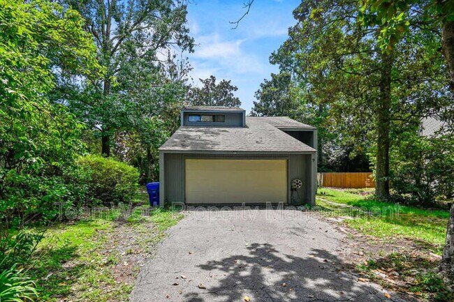 Building Photo - 9 Stallion Ct