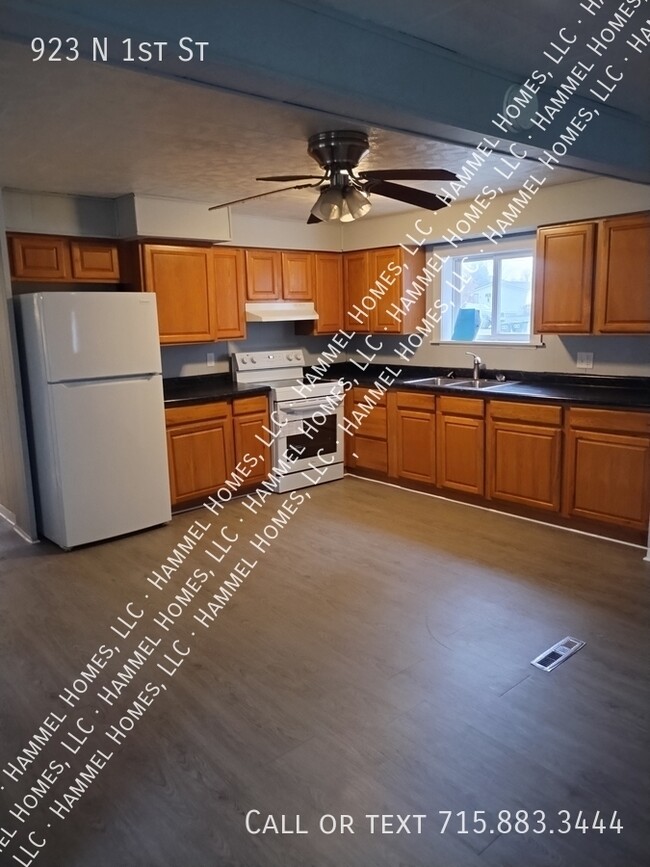 Building Photo - 923 N 1st St