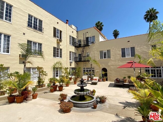 Foto del edificio - 1345 Hayworth Ave