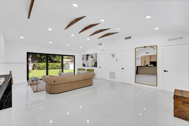 Foto del edificio - 125 NE 107th St