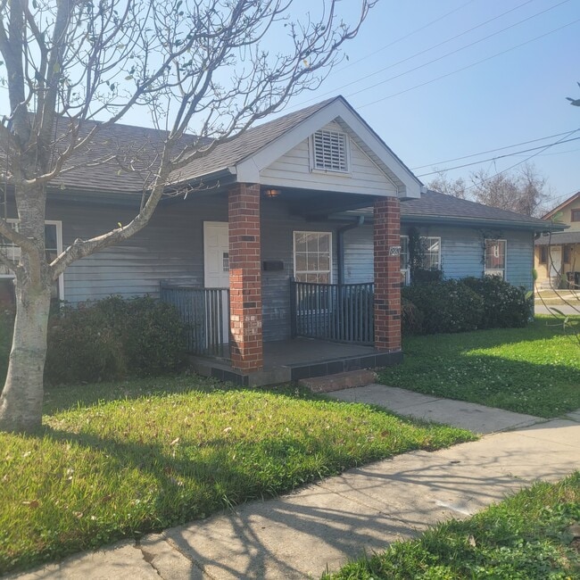 Building Photo - 8830 Stroelitz St