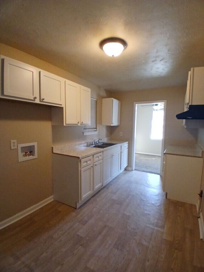 Foto del edificio - Freshly Renovated 4-Bedroom Home