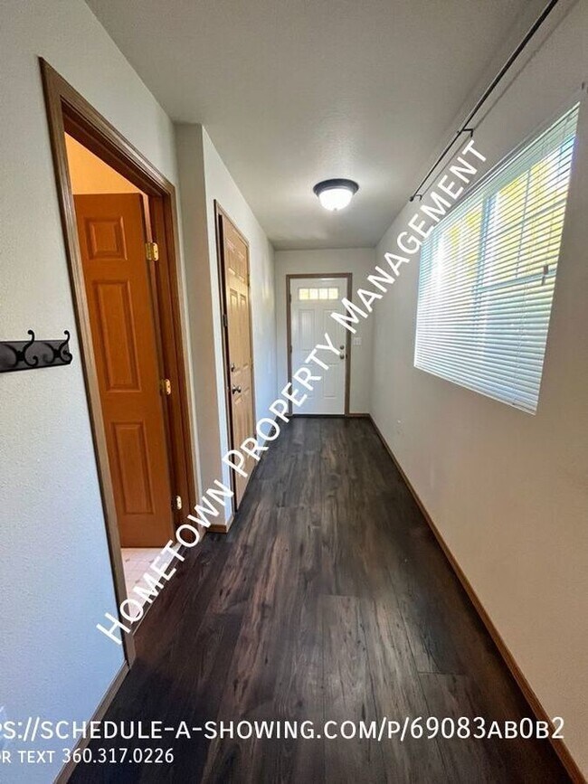 Building Photo - 2 Bedroom 2.5 bathroom home available now!