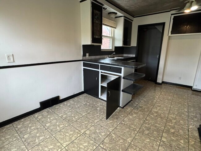 Building Photo - 16242 Bringard Dr