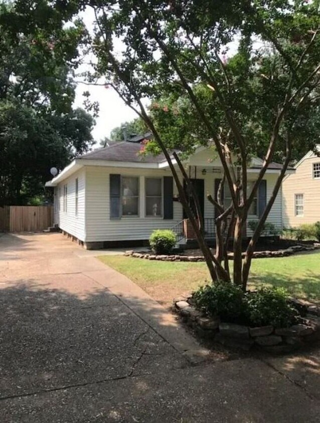 Primary Photo - 2BD/1BA Home located near the University o...