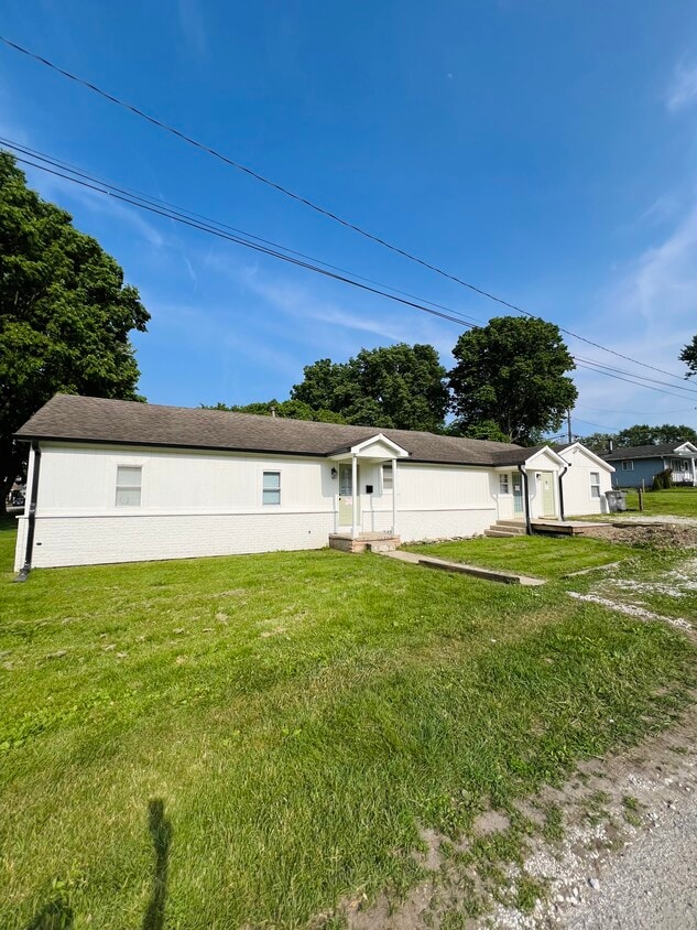 Primary Photo - 127 W Southern Ave