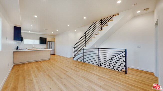 Foto del edificio - 2331 Hauser Blvd
