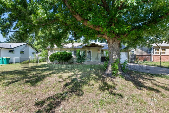 Building Photo - 749 N Westridge Dr