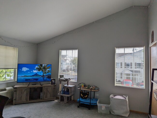 Foto del edificio - 1460 McClure Rd