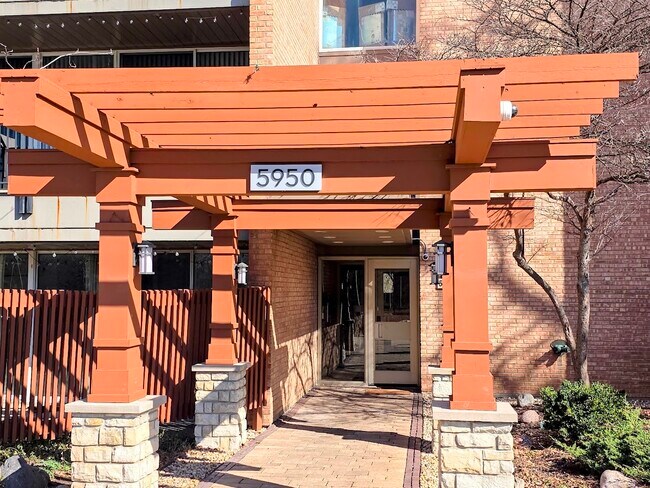 Foto del edificio - 5950 Oakwood Dr