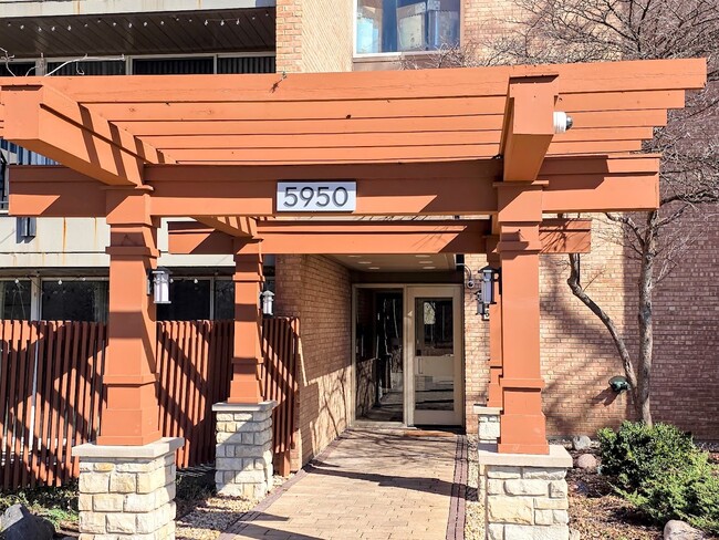 Building Photo - 5950 Oakwood Dr