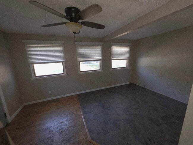 Building Photo - 3 Bedroom Single-Family Home