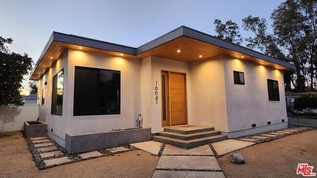 Foto del edificio - 16641 McCormick St
