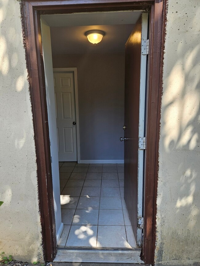 Walk-in Entrance - 7508 Tarpley Dr