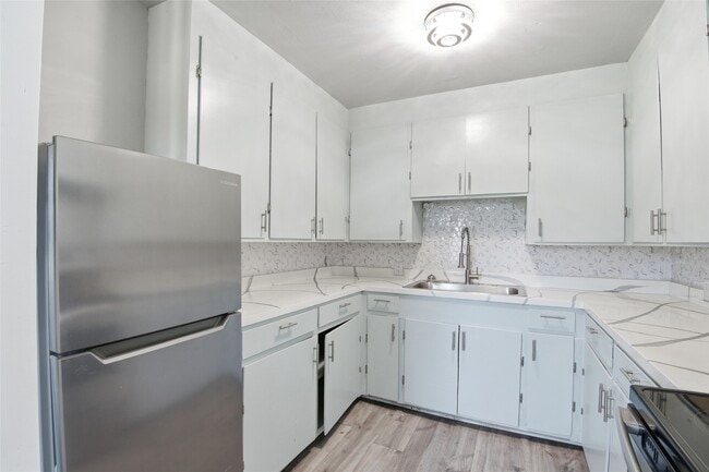 Foto del edificio - 6318 Laramie St