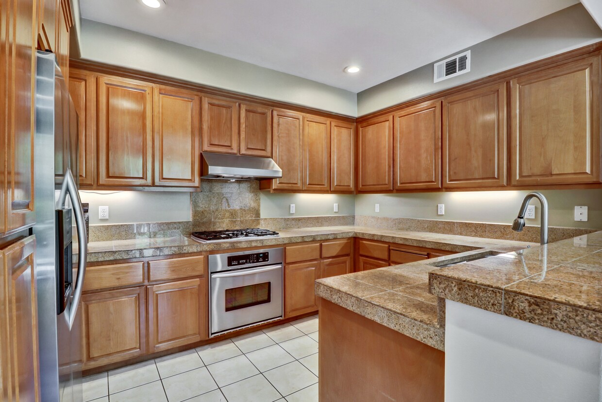 Primary Photo - 200 Oak Ct
