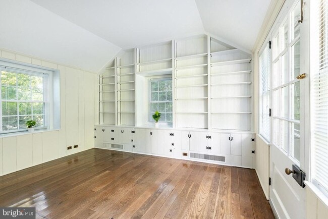 Building Photo - 250 Landover Rd