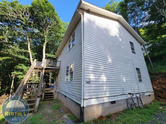 Photo - 2bd/1ba Upstairs Duplex Off Howard's Creek House
