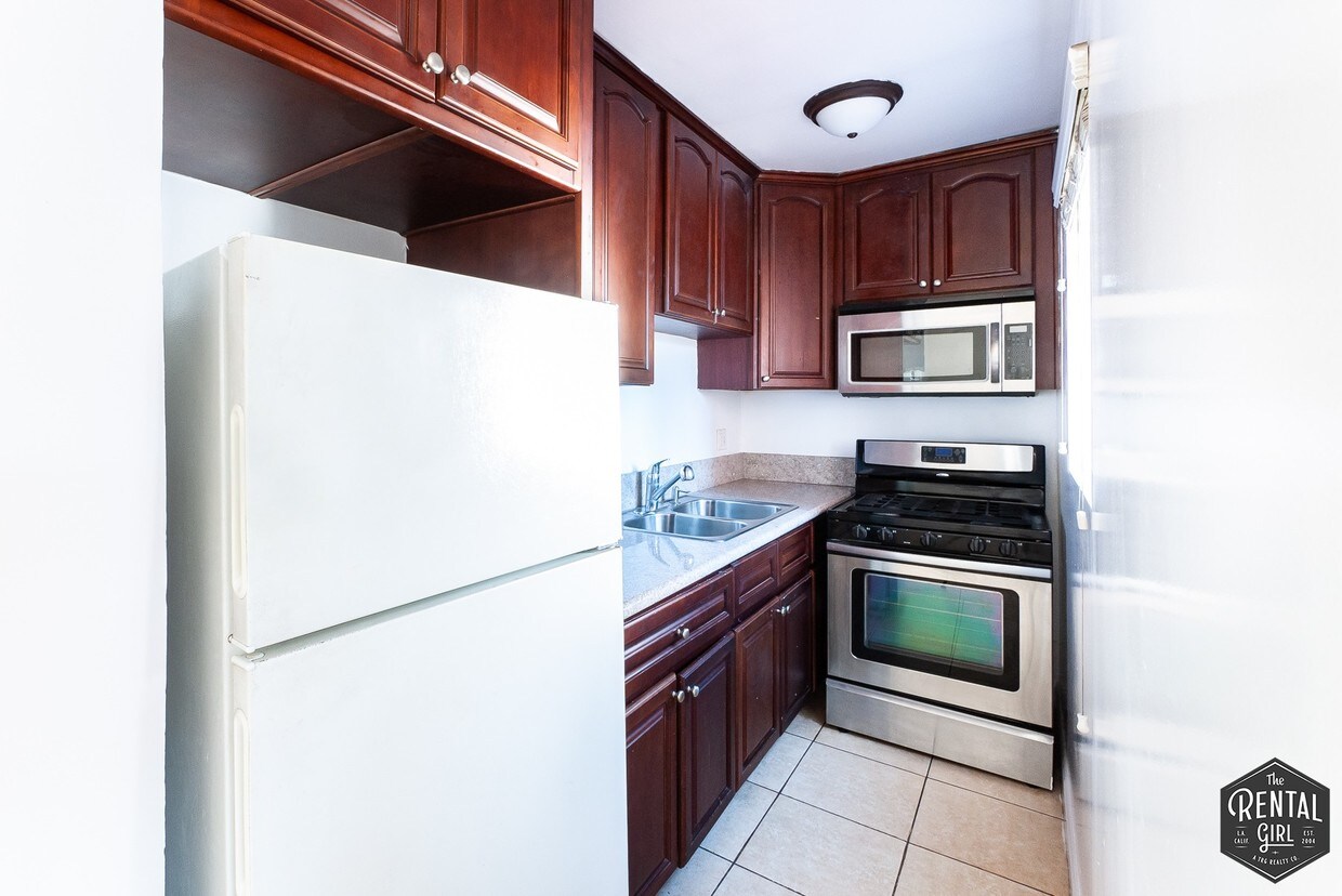 Foto principal - 8655 W Pico Blvd