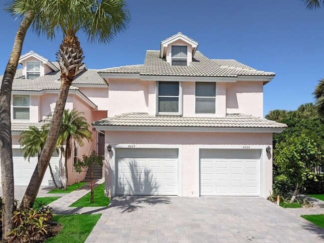 Building Photo - 3007 Fairway Dr N